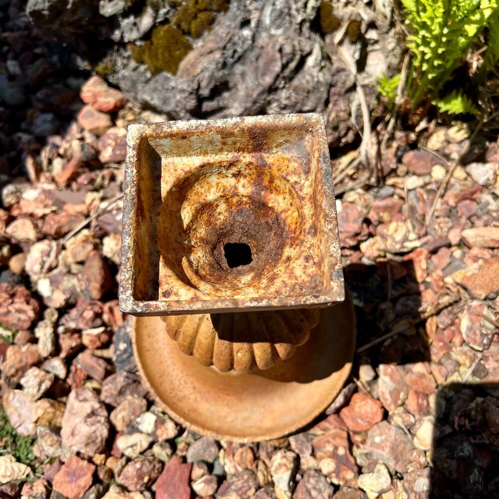 (1) Vintage French Cast Iron Garden Urn/Planter!  Price includes xtra shipping. - Picture 8 of 10